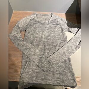 Vintage! Like new! Lululemon swiftly tech long sleeve in grey size 6